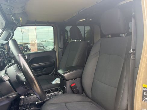 Used 2020 Jeep Gladiator Sport w/ Quick Order Package 24S AWD/4WD image 9