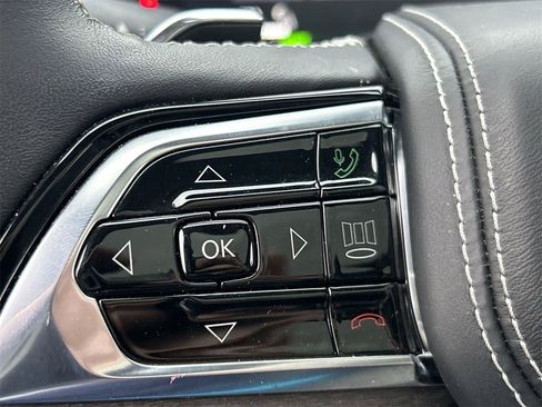 Used 2022 Jeep Grand Cherokee Overland w/ Advanced Protech Group III image 21