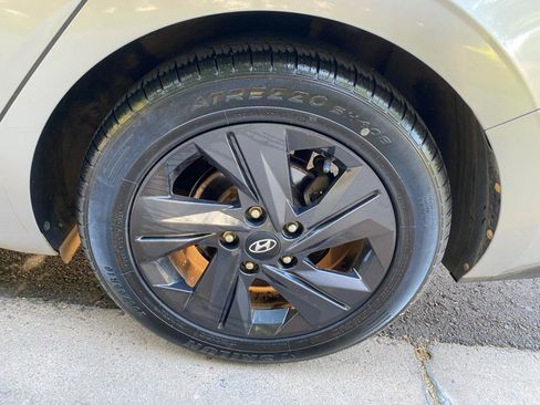 Used 2021 Hyundai Elantra SEL FWD image 21
