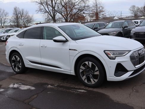 Used 2022 Audi e-tron Premium Plus w/ Premium Plus Package image 3