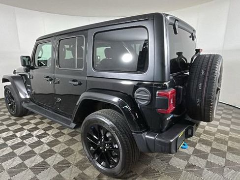 Used 2023 Jeep Wrangler Unlimited Sahara w/ Cold Weather Group AWD/4WD image 5