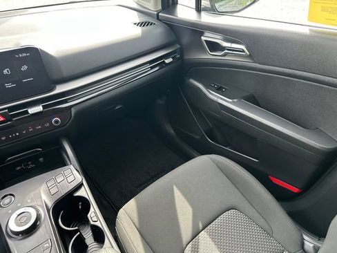 Used 2026 Kia Sportage LX FWD image 21