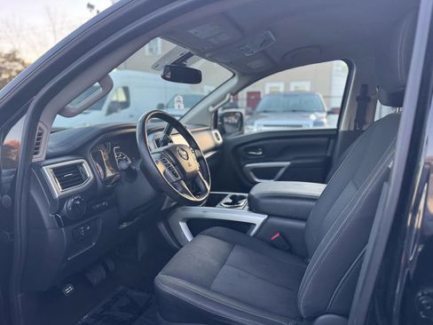 Used 2018 Nissan Titan SV w/ SV Convenience Package image 18