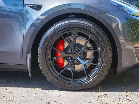 Used 2022 Tesla Model Y Performance AWD/4WD image 9