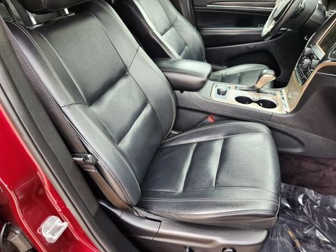 Used 2017 Jeep Grand Cherokee Limited AWD/4WD image 12