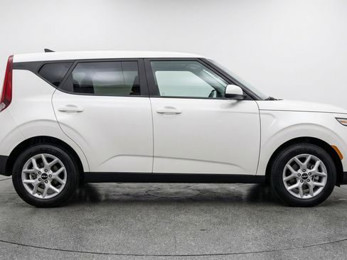 Used 2025 Kia Soul LX w/ LX Technology Package image 11
