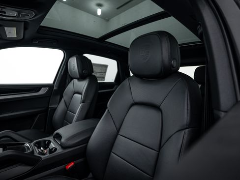 Certified 2026 Porsche Cayenne AWD/4WD image 20