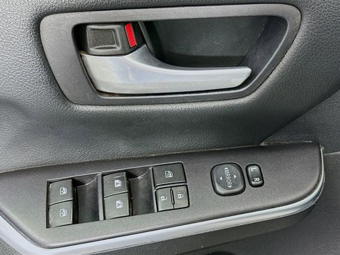 Used 2015 Toyota Camry SE FWD image 17