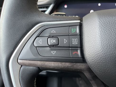 Used 2023 Jeep Grand Cherokee Limited w/ Black Appearance Package AWD/4WD image 29