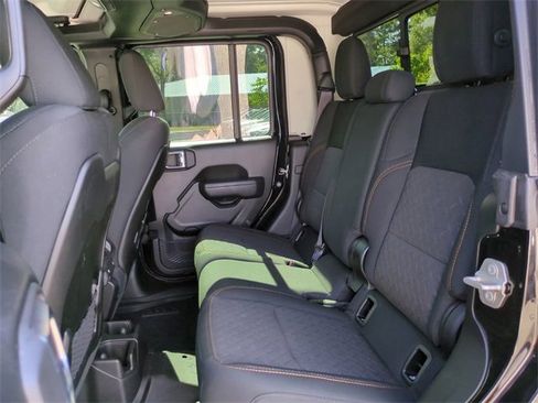 Used 2024 Jeep Gladiator Mojave image 13