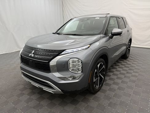 Used 2024 Mitsubishi Outlander SE Black Edition image 2