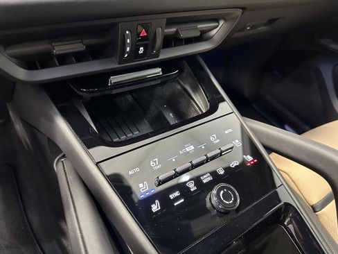 Certified 2025 Porsche Cayenne image 30