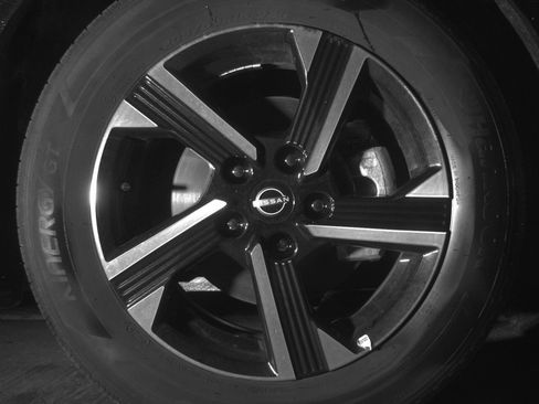 Used 2025 Nissan Sentra SV FWD image 13