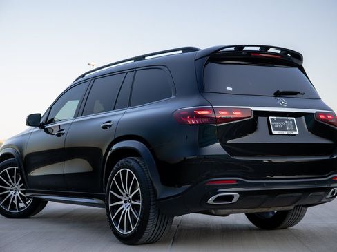 Used 2024 Mercedes-Benz GLS 450 4MATIC image 4