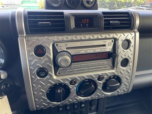 Used 2010 Toyota FJ Cruiser 4WD image 23