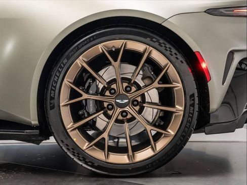 Used 2025 Aston Martin V8 Vantage Coupe RWD image 4