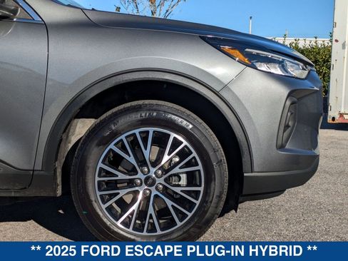 Certified 2025 Ford Escape PHEV image 11