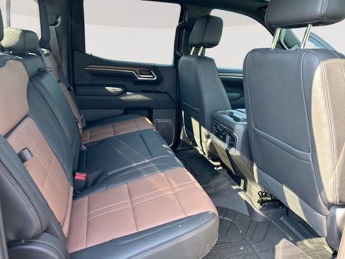 Used 2023 Chevrolet Silverado 1500 High Country w/ High Country Premium Package AWD/4WD image 31