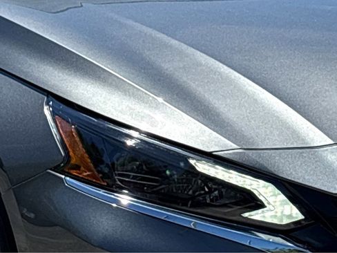 Used 2025 Nissan Altima 2.5 SV FWD image 17