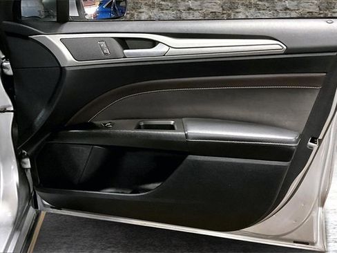 Used 2020 Ford Fusion SE w/ Equipment Group 151A image 25