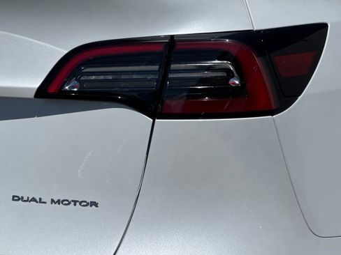 Used 2023 Tesla Model Y Long Range AWD/4WD image 25