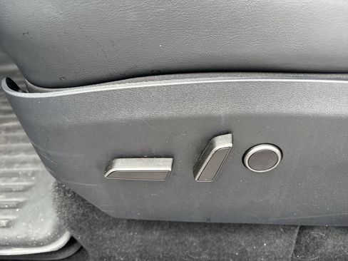Used 2024 Tesla Model Y Long Range RWD image 14
