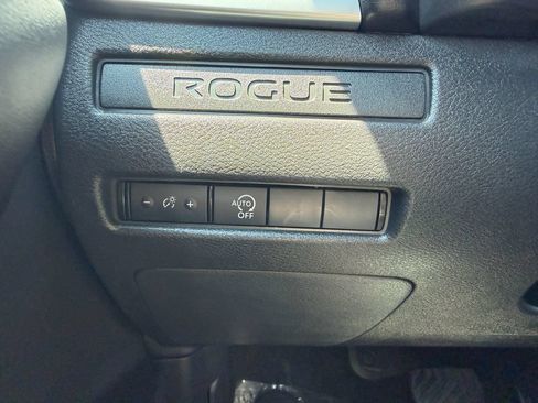 Used 2024 Nissan Rogue S FWD image 17