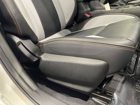 Used 2020 Subaru Crosstrek 2.0i Limited w/ Moonroof Package w/Navigation image 12