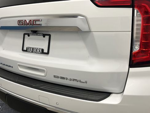 Used 2022 GMC Yukon XL Denali AWD/4WD image 41