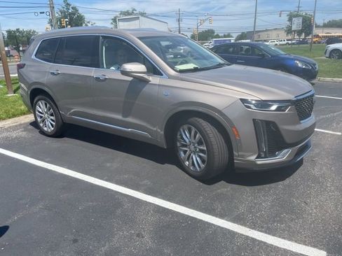 Used 2023 Cadillac XT6 Premium Luxury w/ Technology Package AWD/4WD image 2