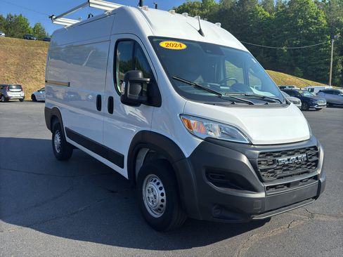 Used 2024 RAM ProMaster 2500 FWD image 3