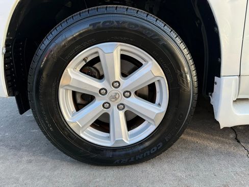 Used 2010 Toyota Highlander SE image 28