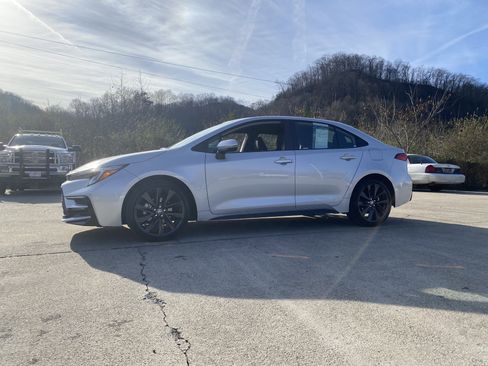 Used 2024 Toyota Corolla SE image 2