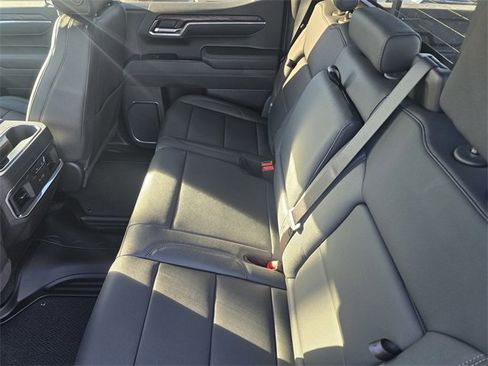 New 2026 GMC Sierra 1500 SLT image 9