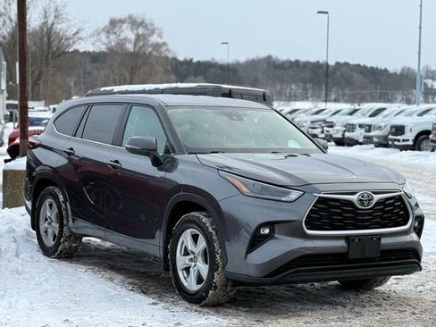 Used 2024 Toyota Highlander LE image 29