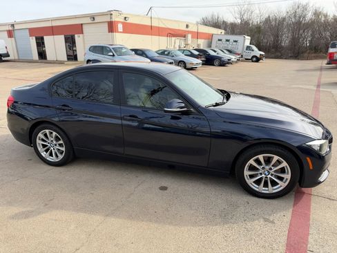 Used 2017 BMW 320i Sedan image 4