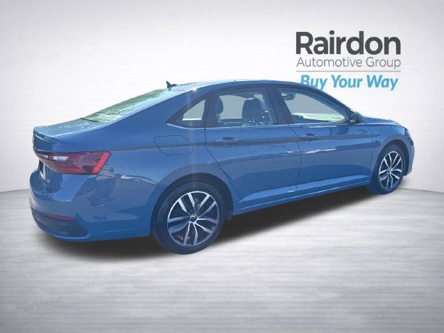 Used 2025 Volkswagen Jetta SE FWD image 7