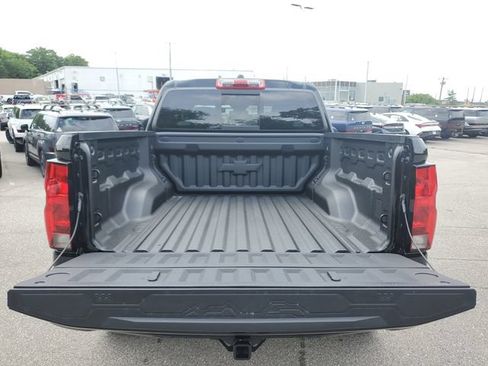 New 2026 Chevrolet Colorado Trail Boss w/ Midnight Edition AWD/4WD image 8