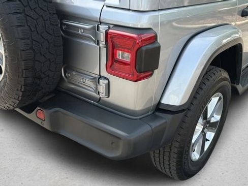 Used 2018 Jeep Wrangler Unlimited Sahara image 36