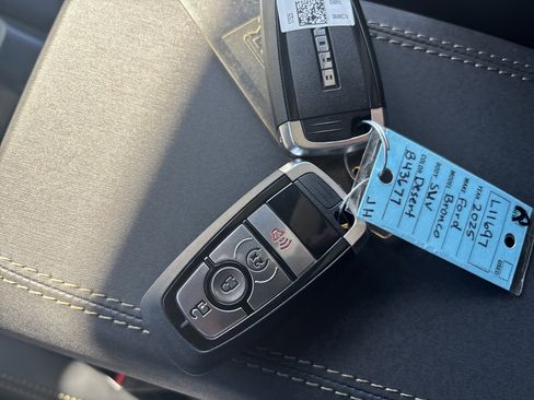 New 2025 Ford Bronco Badlands image 32