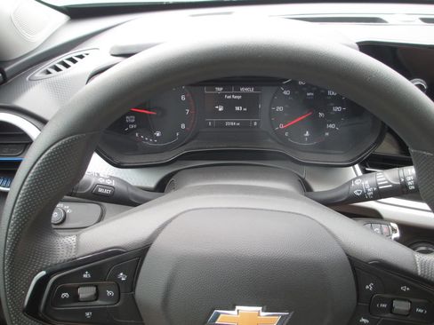 Used 2025 Chevrolet Trax LS w/ LS Convenience Package FWD image 26