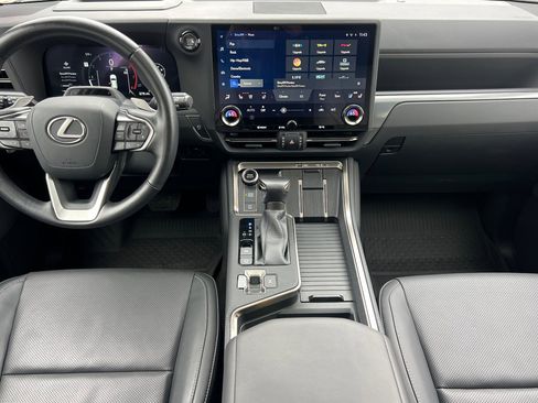 Used 2024 Lexus GX 550 image 4