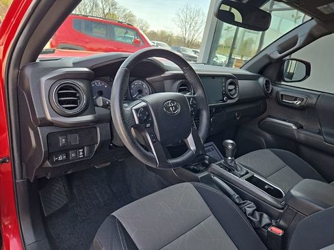 Used 2022 Toyota Tacoma TRD Sport AWD/4WD image 42