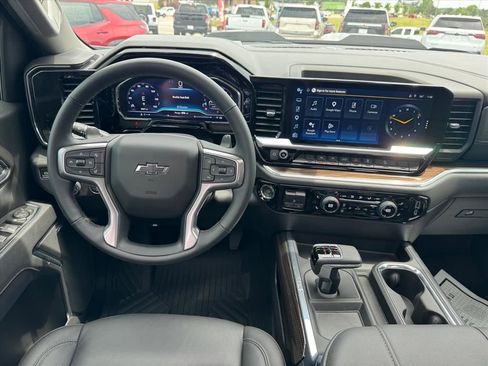 Used 2025 Chevrolet Silverado 1500 LT Trail Boss w/ Convenience Package II AWD/4WD image 13