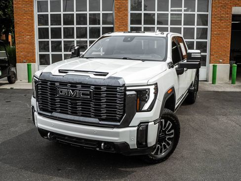 Used 2024 GMC Sierra 2500 Denali Ultimate AWD/4WD image 2