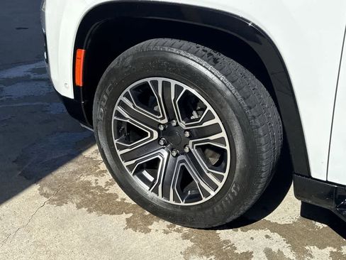 Used 2024 Jeep Wagoneer L Series II w/ Flexible Seating Group image 9