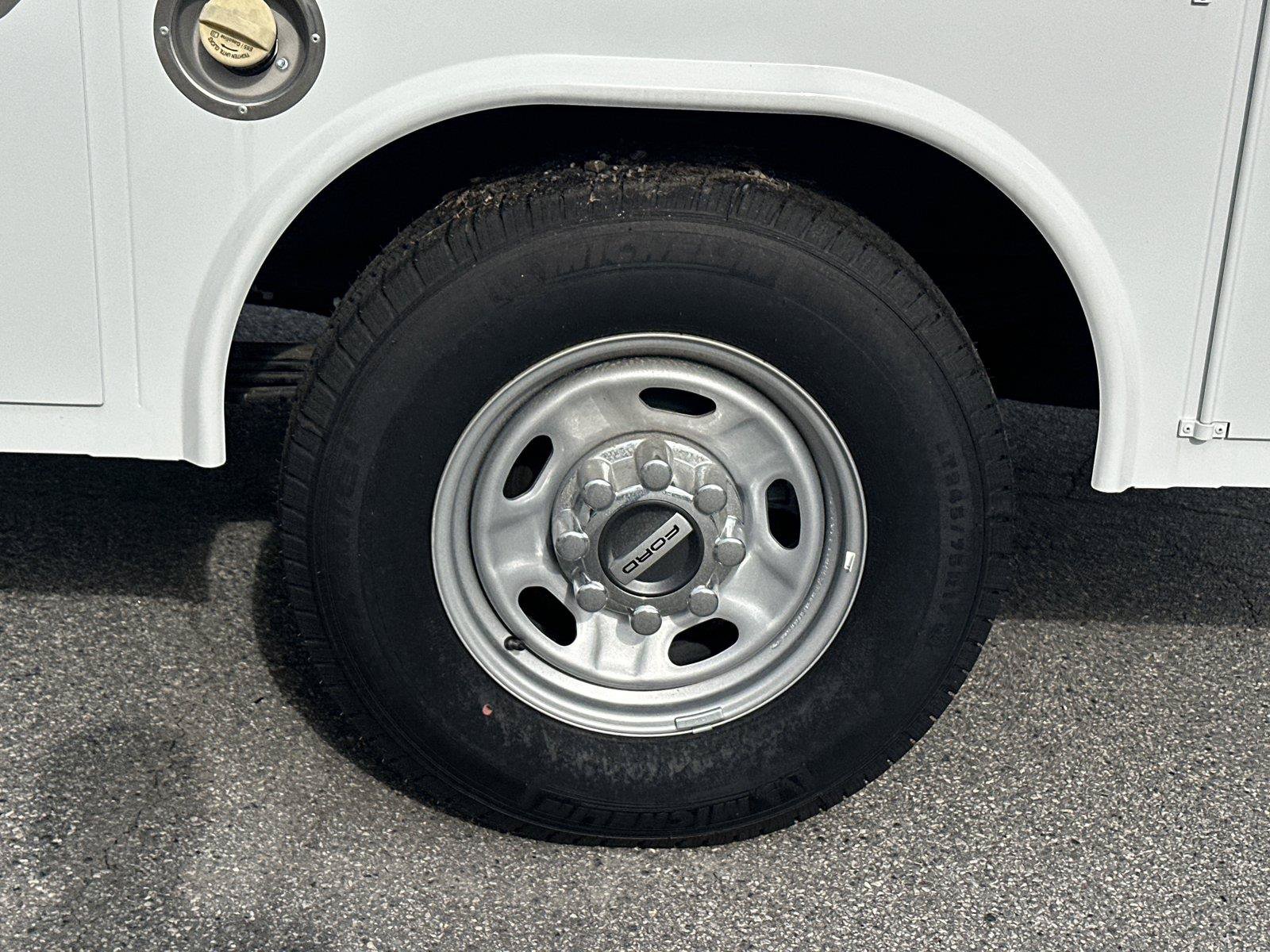 New 2024 Ford F250 XL w/ XL Chrome Package RWD image 17
