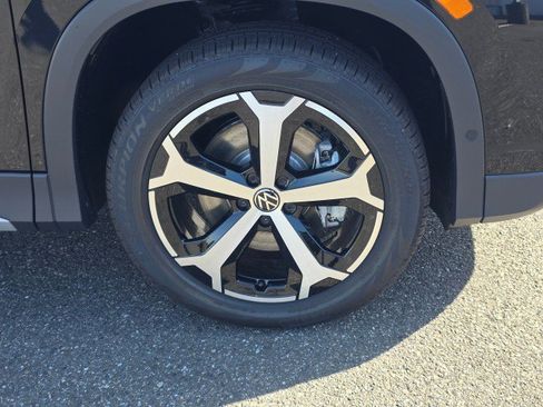 New 2026 Volkswagen Tiguan SE AWD/4WD image 9