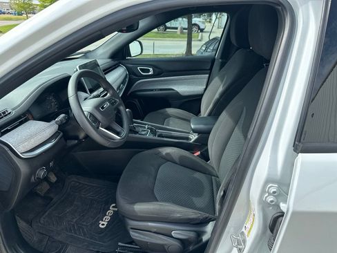 Used 2025 Jeep Compass Sport AWD/4WD image 8