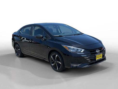 Used 2024 Nissan Versa SR FWD image 7